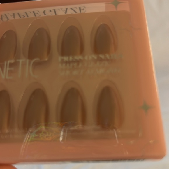 NIB Glamnetic press on nails Maple Glaze short almond - Picture 3 of 9
